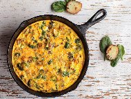 Рецепта Фритата с картофи, яйца и броколи